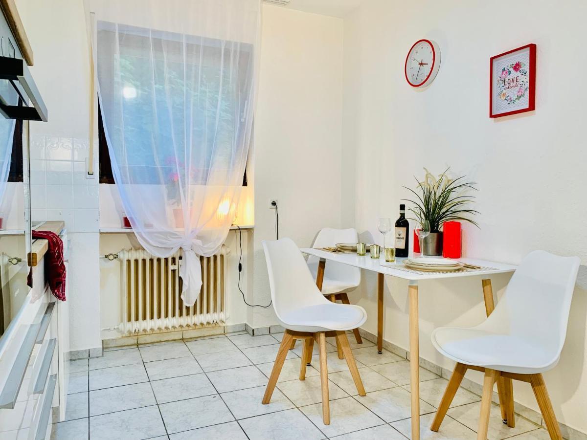 Schone, Gut Ausgestattete Wohnung Fur 1 Bis 4 Personen - Zentral Gelegen 바트엠스 외부 사진