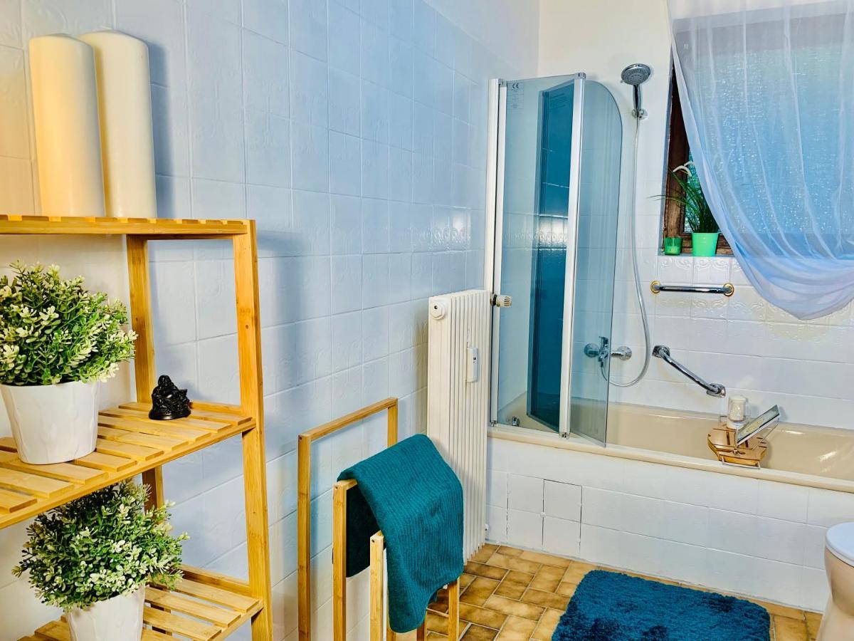 Schone, Gut Ausgestattete Wohnung Fur 1 Bis 4 Personen - Zentral Gelegen 바트엠스 외부 사진